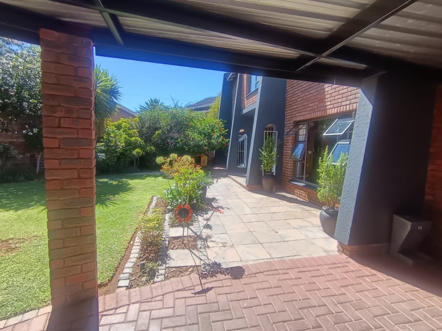 4 Bedroom Property for Sale in Hillcrest Northern Cape